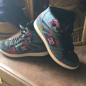 D.C. Glitter, colorful kicks